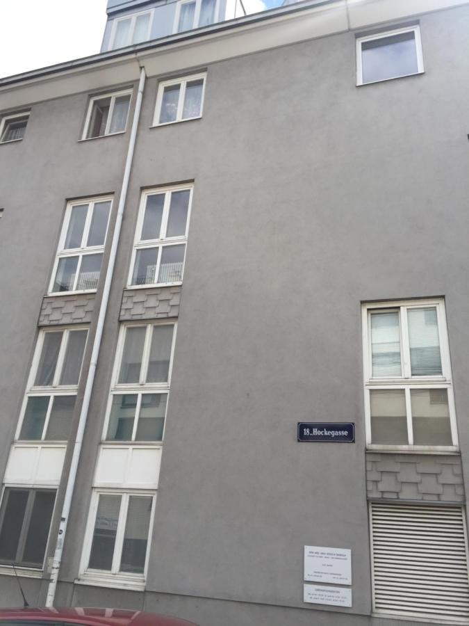No Smoking, Cozy In Top Location 15 Min To Center Apartment